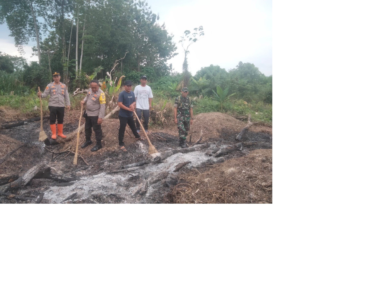 Polsek Madang Suku I menemukan adanya titik hotspot Kebakaran Hutan Lahan Di Desa Simpang Karta Muly